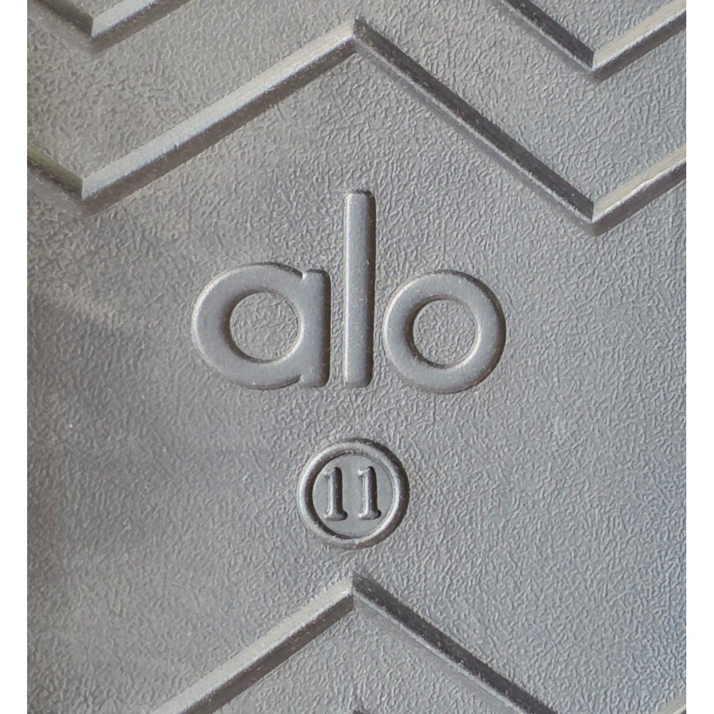 ALO Yoga Black It Slides Recovery Faux Fur Trim Women's Sz 11 Casual Comfort - Picture 9 of 10